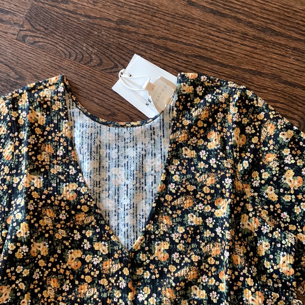 Floral Lace-Trim V-Neck Women's Top in Black & Yellow - Picture 6 of 6
